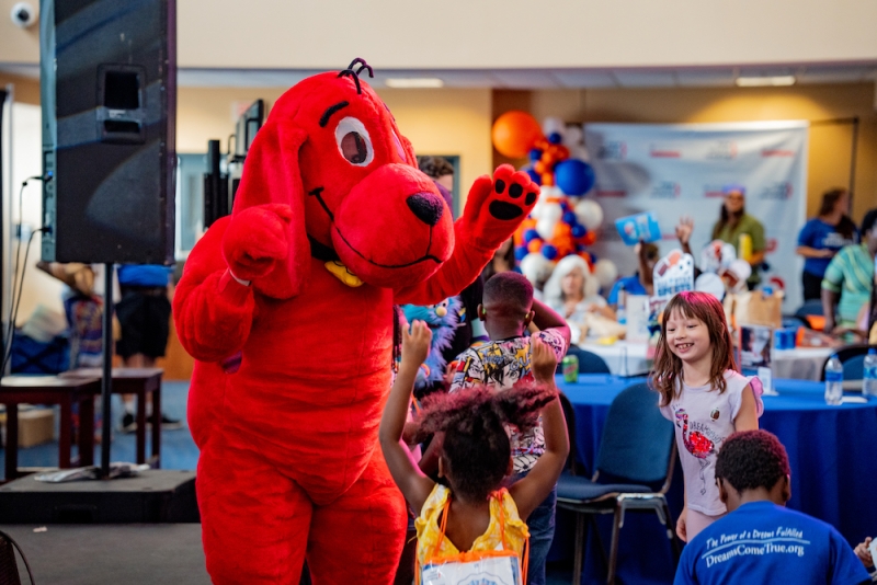 Clifford the Big Red Dog with some excited children at a reading event