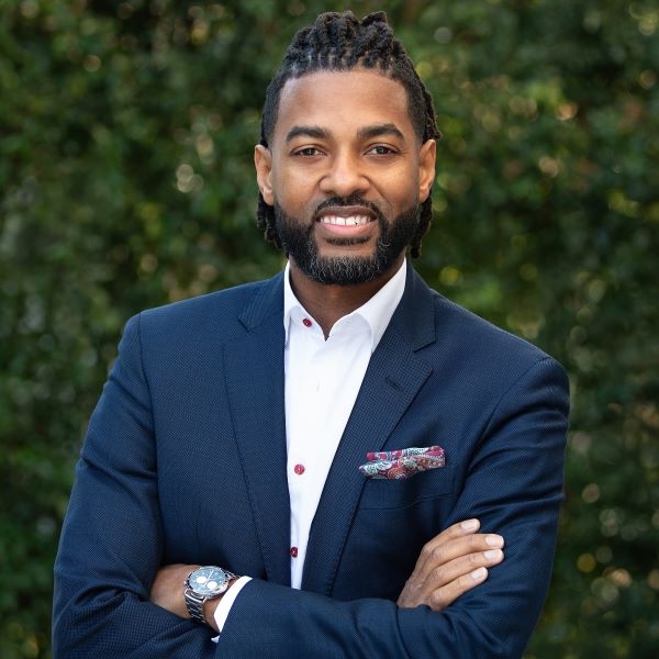 Isaiah Oliver headshot photo